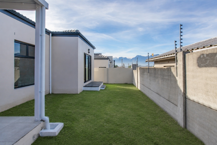 3 Bedroom Property for Sale in Honeydew Country Estate Western Cape